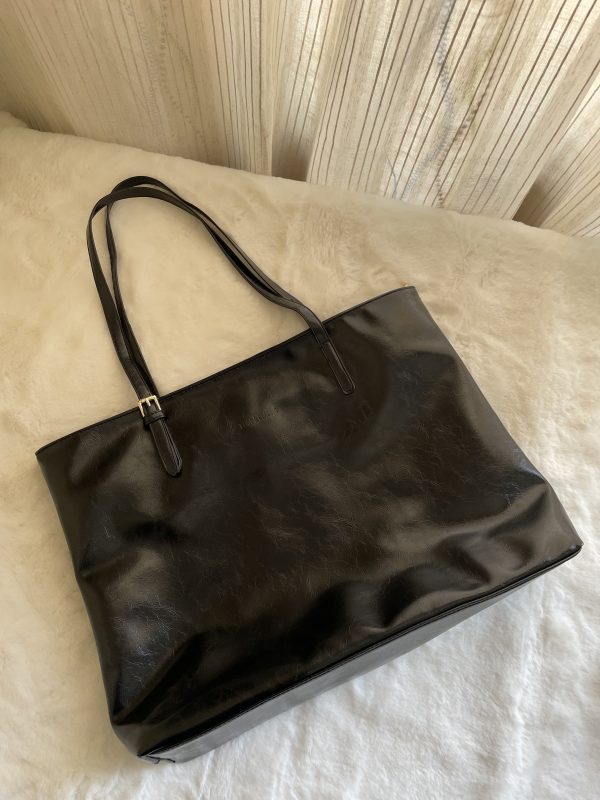 The Slender Commuter Tote